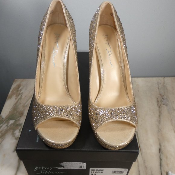 NiB SPARKLING Betsey Johnson Dane Peep Toe Pump, Light Gold, 9.5 - Picture 11 of 13